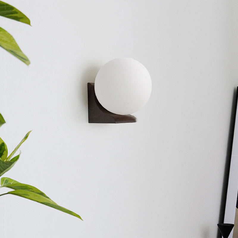 Lampe murale à globe en bois et verre japonais traditionnel à 1 lumière pour salon 