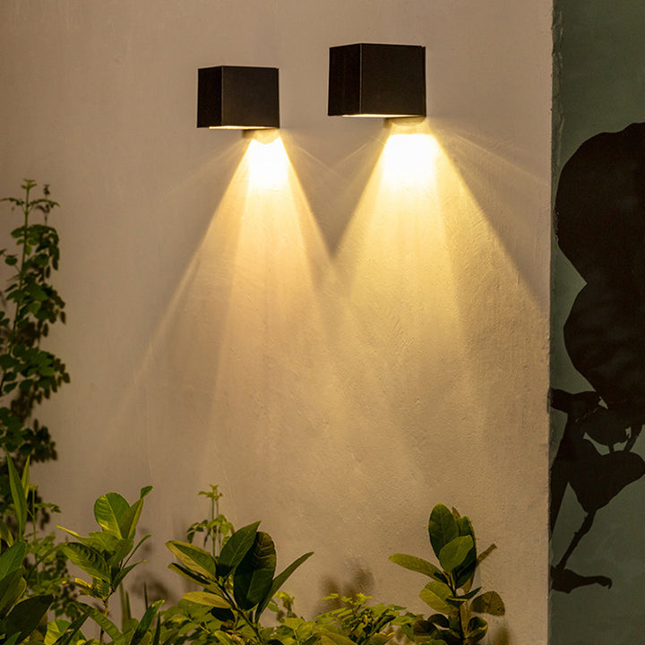 Lámpara de Aplique de Pared LED Solar de Plástico Cubo Minimalista Moderno para Jardín 