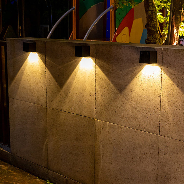 Lámpara de Aplique de Pared LED Solar de Plástico Cubo Minimalista Moderno para Jardín 