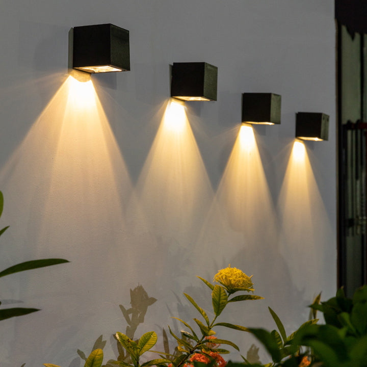 Lámpara de Aplique de Pared LED Solar de Plástico Cubo Minimalista Moderno para Jardín 