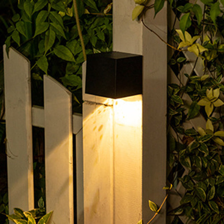 Lámpara de Aplique de Pared LED Solar de Plástico Cubo Minimalista Moderno para Jardín 