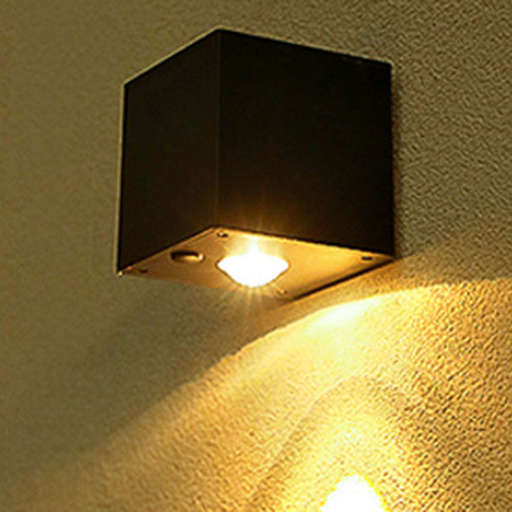 Lámpara de Aplique de Pared LED Solar de Plástico Cubo Minimalista Moderno para Jardín 