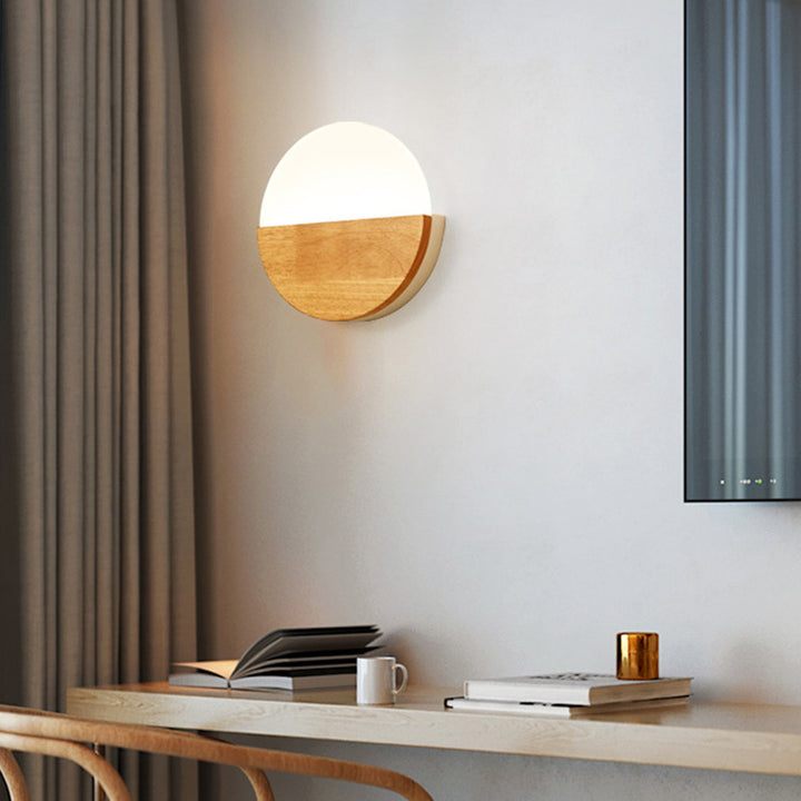 Zeitgenössische nordische runde Holz-Acryl-LED-Wandleuchte für das Wohnzimmer 