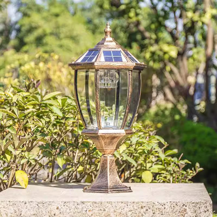 Zeitgenössische Retro-Sechseck-Aluminium-Glas-LED-Solar-Pfostenkopf-Landschaftsleuchte für den Garten 
