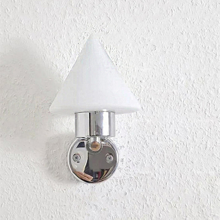 Zeitgenössische skandinavische Kegelstahlglas 1-Licht-Wandleuchte für das Wohnzimmer 