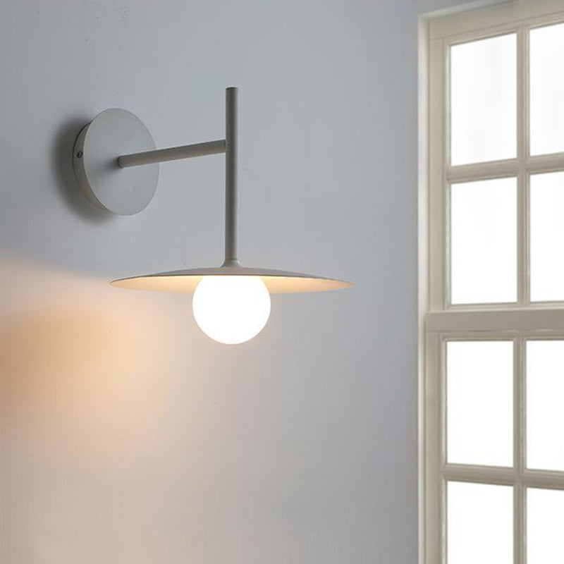 Zeitgenössische nordische runde Eisen-Glas-Wandleuchte mit 1 Licht für das Wohnzimmer 