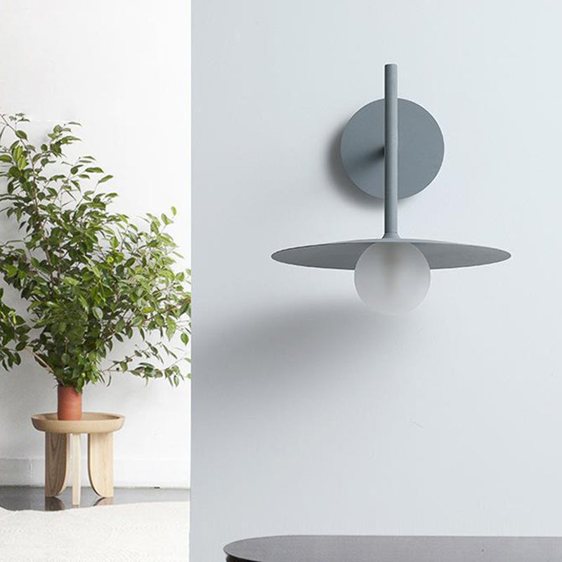 Zeitgenössische nordische runde Eisen-Glas-Wandleuchte mit 1 Licht für das Wohnzimmer 