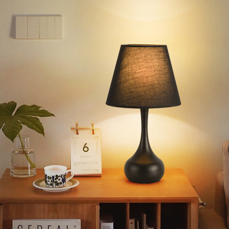 Zeitgenössische nordische Trommel Eisen Stoff 1-Licht Tischlampe für das Wohnzimmer 