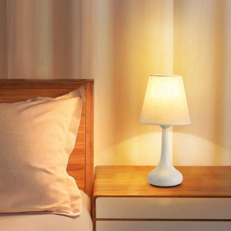 Zeitgenössische nordische Trommel Eisen Stoff 1-Licht Tischlampe für das Wohnzimmer 