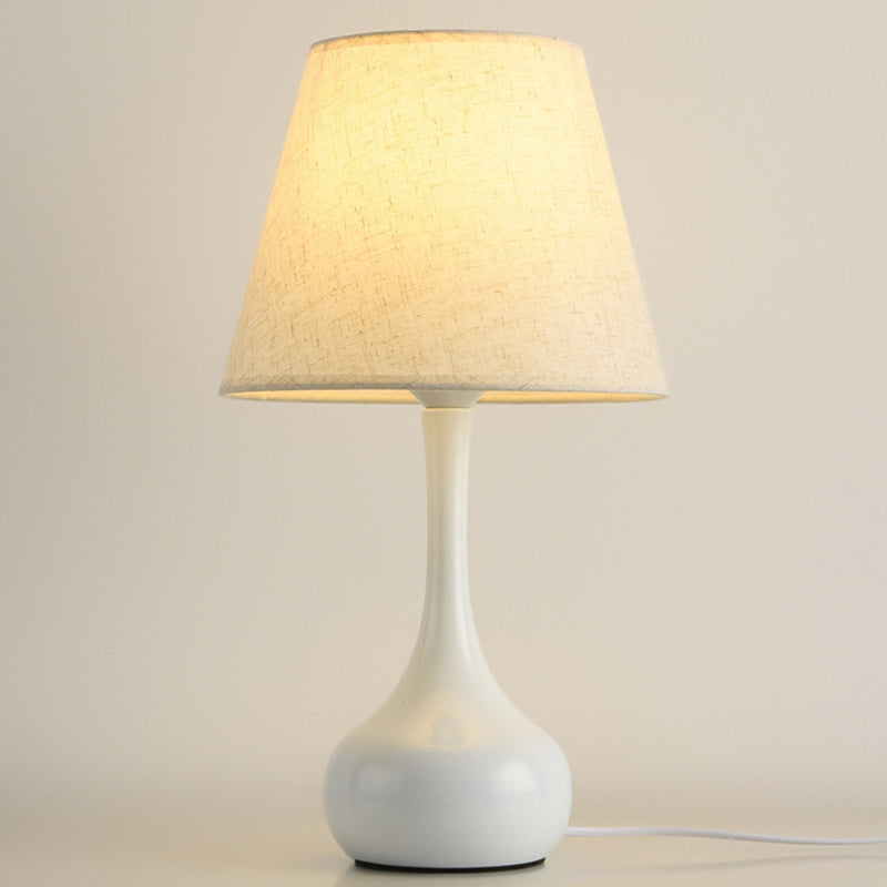 Zeitgenössische nordische Trommel Eisen Stoff 1-Licht Tischlampe für das Wohnzimmer 