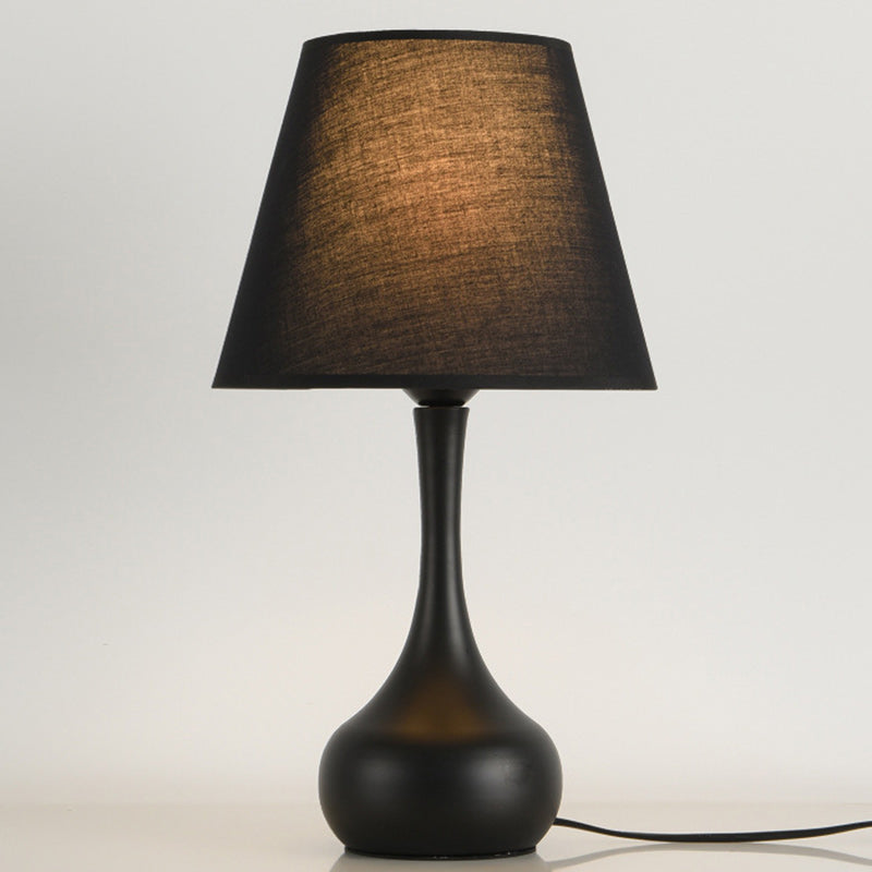 Zeitgenössische nordische Trommel Eisen Stoff 1-Licht Tischlampe für das Wohnzimmer 