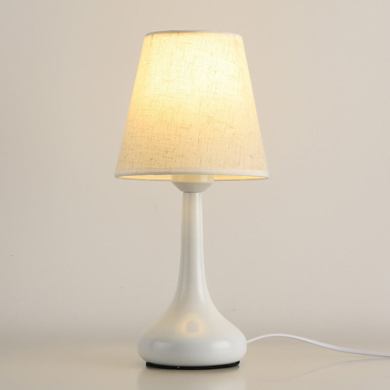 Zeitgenössische nordische Trommel Eisen Stoff 1-Licht Tischlampe für das Wohnzimmer 