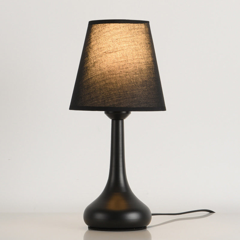 Zeitgenössische nordische Trommel Eisen Stoff 1-Licht Tischlampe für das Wohnzimmer 