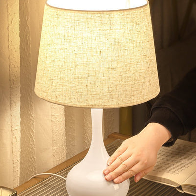 Zeitgenössische nordische Trommel Eisen Stoff 1-Licht Tischlampe für das Wohnzimmer 