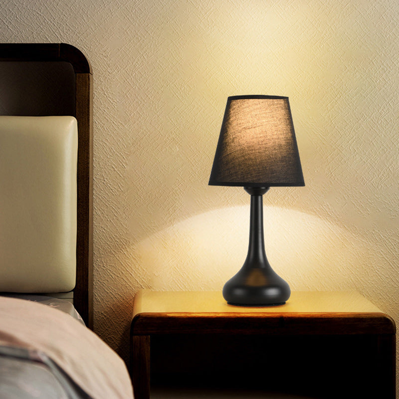 Zeitgenössische nordische Trommel Eisen Stoff 1-Licht Tischlampe für das Wohnzimmer 