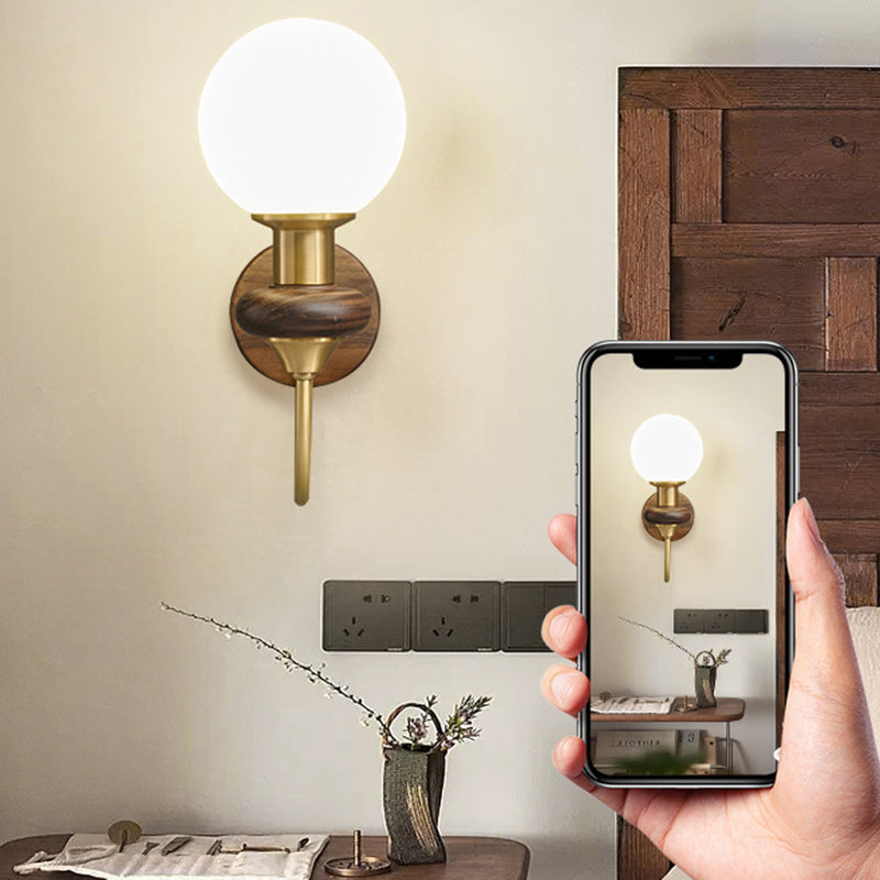 Traditionelle französische Globus-Kupfer-Holz-Glas-Wandleuchte mit 1 Licht für das Wohnzimmer 