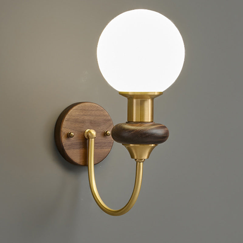 Traditionelle französische Globus-Kupfer-Holz-Glas-Wandleuchte mit 1 Licht für das Wohnzimmer 