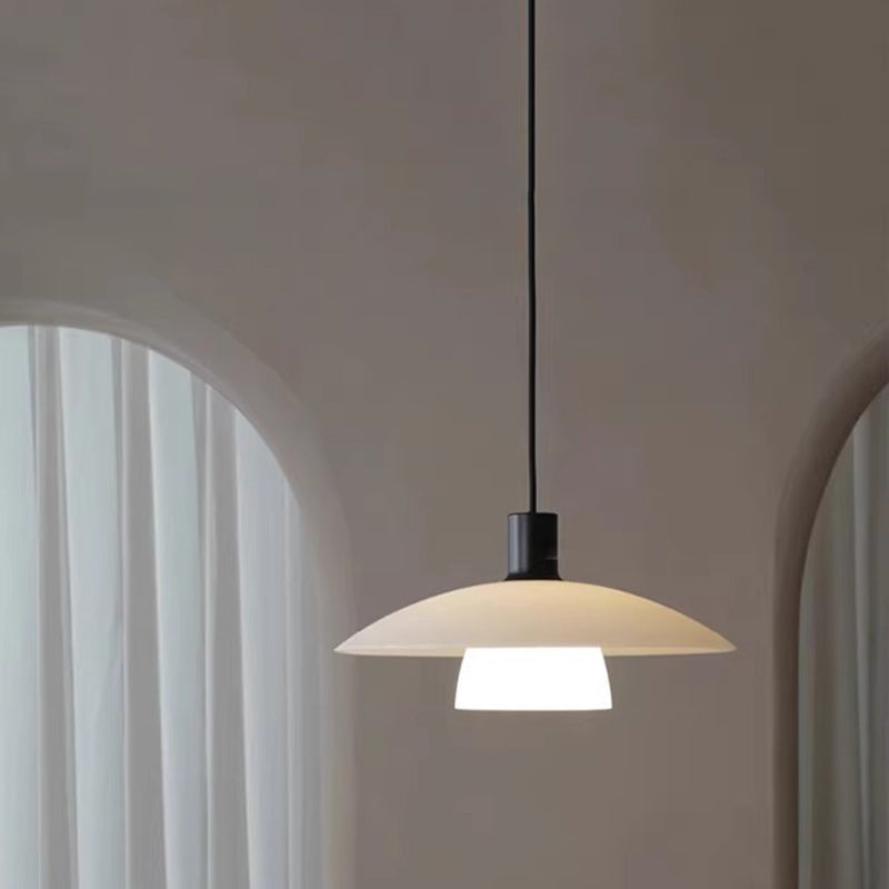 Suspension lumineuse contemporaine scandinave ronde en fer et verre à 1 lumière pour salon 