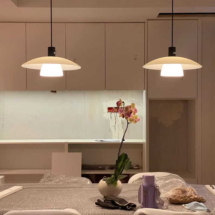 Suspension lumineuse contemporaine scandinave ronde en fer et verre à 1 lumière pour salon 