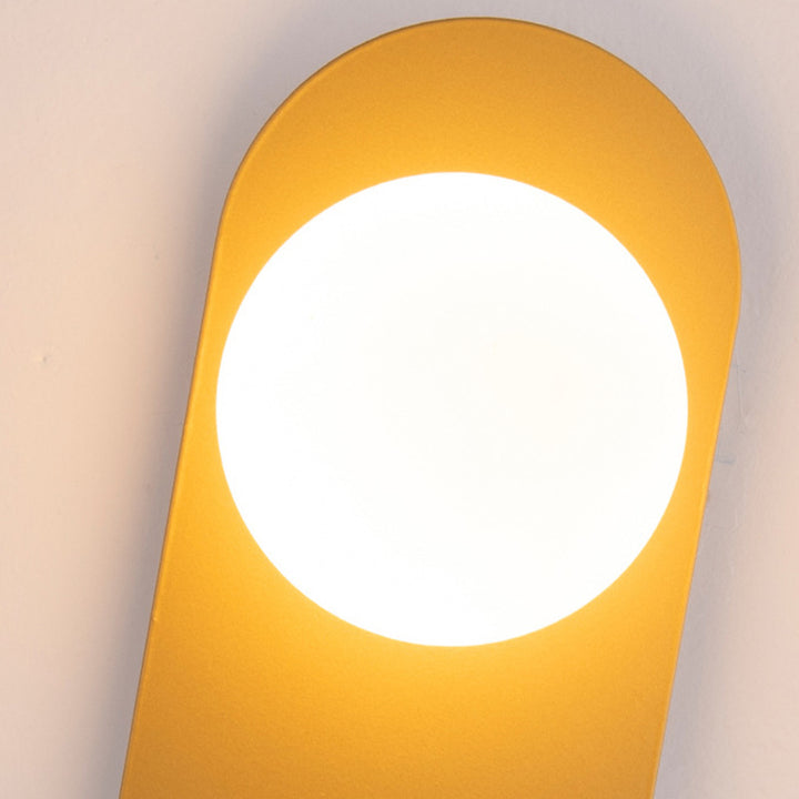 Zeitgenössische kreative ovale Eisen-Glas-Wandleuchte mit 1 Licht für das Wohnzimmer 