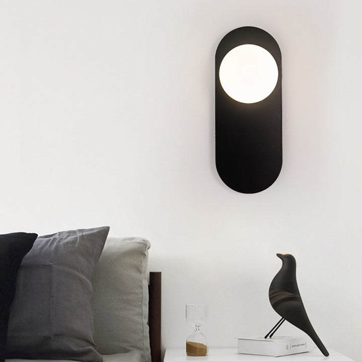 Zeitgenössische kreative ovale Eisen-Glas-Wandleuchte mit 1 Licht für das Wohnzimmer 
