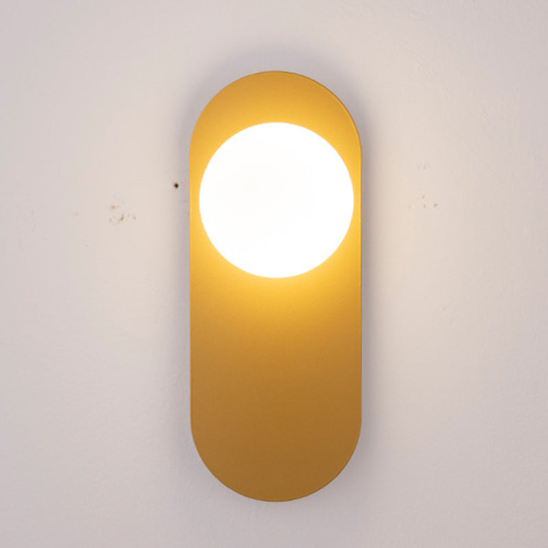 Zeitgenössische kreative ovale Eisen-Glas-Wandleuchte mit 1 Licht für das Wohnzimmer 
