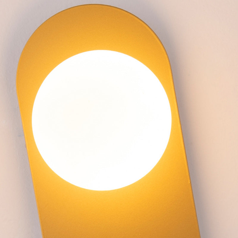 Zeitgenössische kreative ovale Eisen-Glas-Wandleuchte mit 1 Licht für das Wohnzimmer 