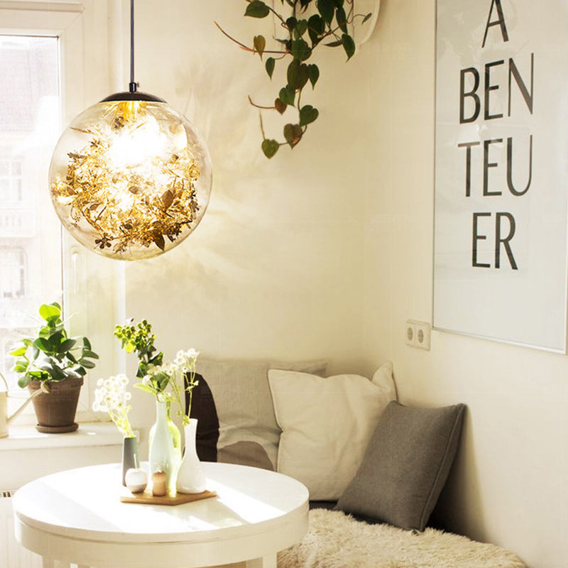 Zeitgenössische nordische Kugel Eisen Glas 1-Licht Pendelleuchte für Wohnzimmer 