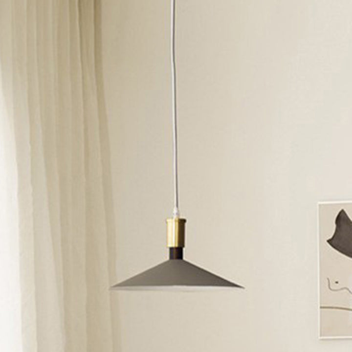 Suspension Luminaire à une lumière en forme de cône nordique contemporain pour salon 