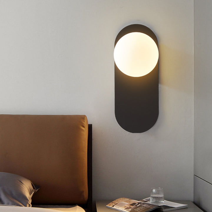 Zeitgenössische skandinavische ovale Eisen-Glas-Wandleuchte mit 1 Licht für das Wohnzimmer 