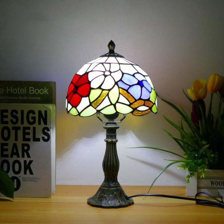 Traditionelle Tiffany-Kuppel aus Eisen und Glas, 1-flammige Tischlampe für das Wohnzimmer 