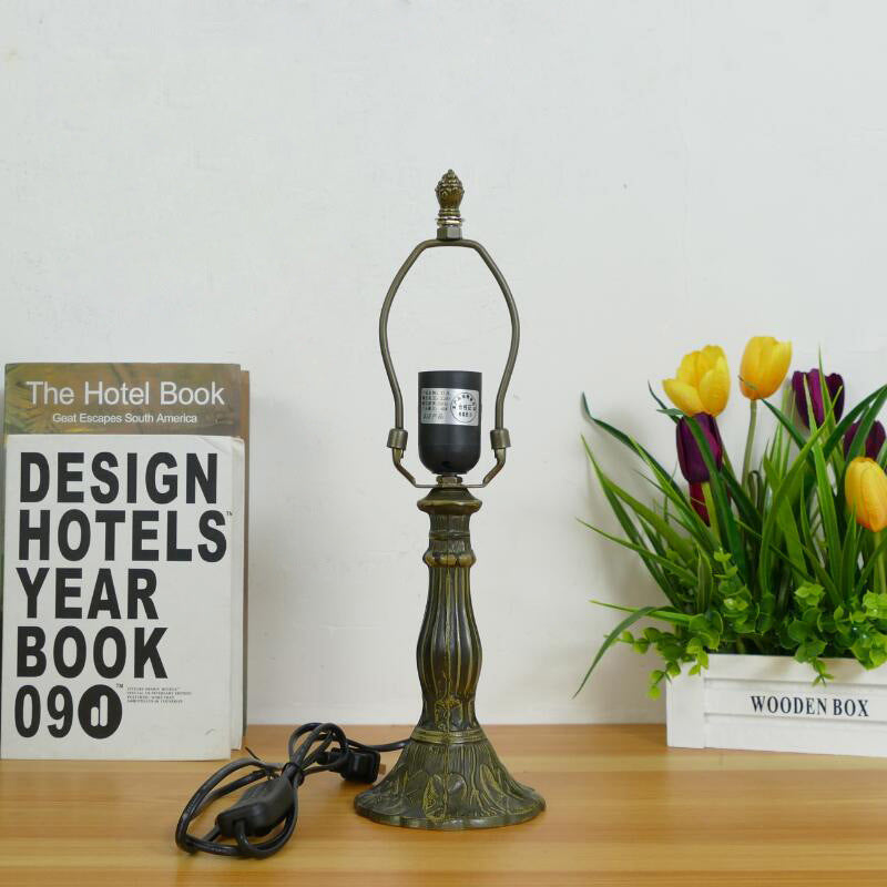 Traditionelle Tiffany-Kuppel aus Eisen und Glas, 1-flammige Tischlampe für das Wohnzimmer 