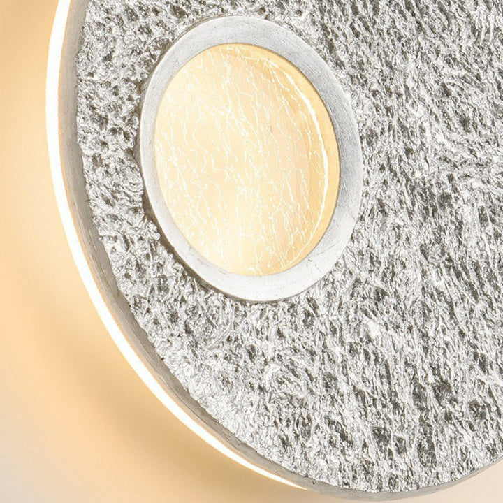 Zeitgenössische skandinavische runde Eisenharz-LED-Wandleuchte für das Wohnzimmer 