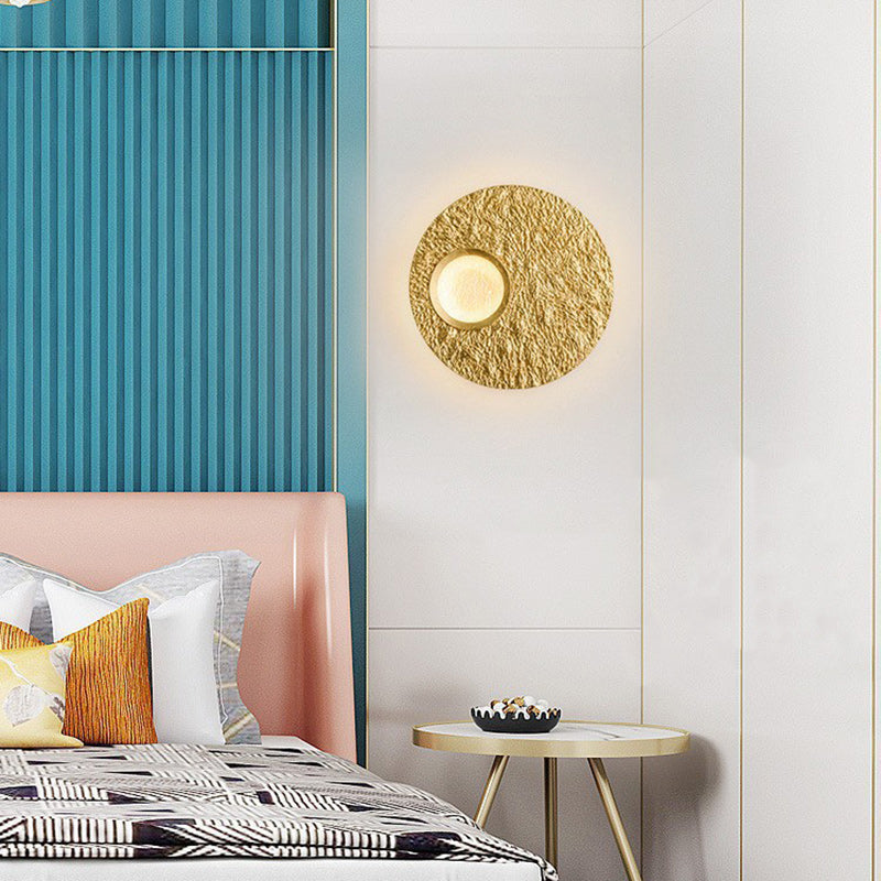 Zeitgenössische skandinavische runde Eisenharz-LED-Wandleuchte für das Wohnzimmer 