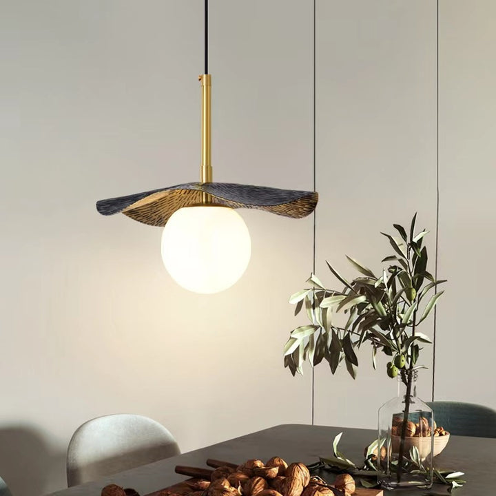 Zeitgenössische Luxus-Globus-Kupfer-Stein 1-Licht Pendelleuchte für Wohnzimmer 