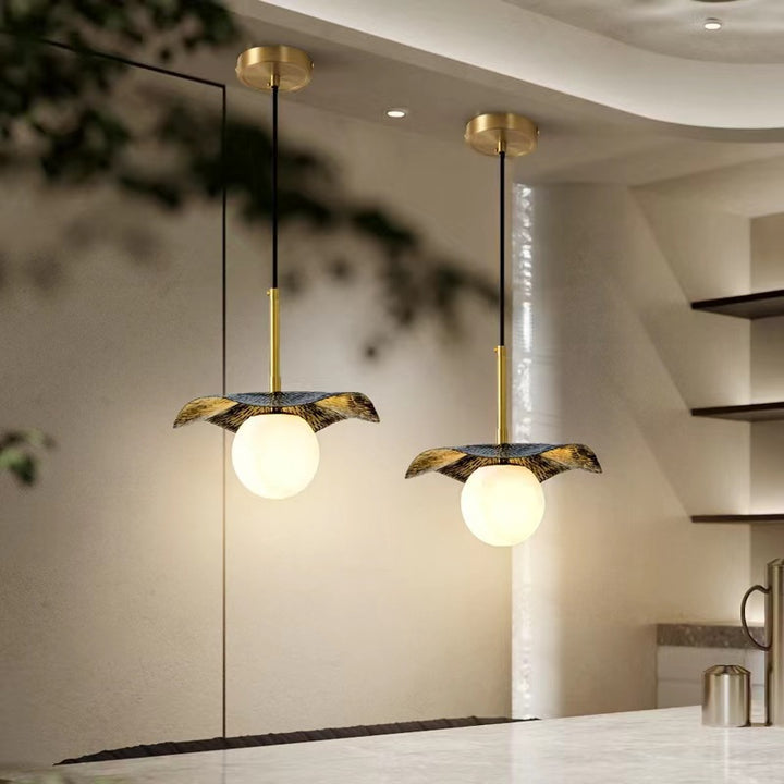 Zeitgenössische Luxus-Globus-Kupfer-Stein 1-Licht Pendelleuchte für Wohnzimmer 