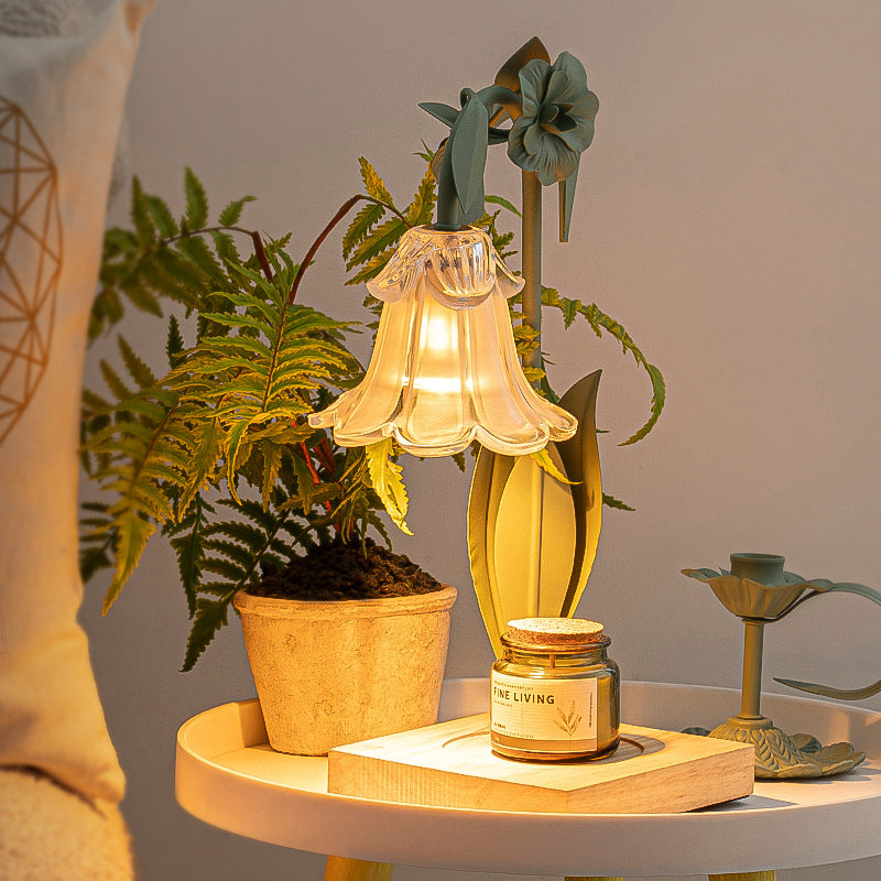 Zeitgenössische skandinavische Blumen Eisen Holz Glas 1-Licht Schmelzwachs Tischlampe für Wohnzimmer 
