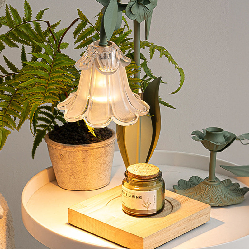 Zeitgenössische skandinavische Blumen Eisen Holz Glas 1-Licht Schmelzwachs Tischlampe für Wohnzimmer 