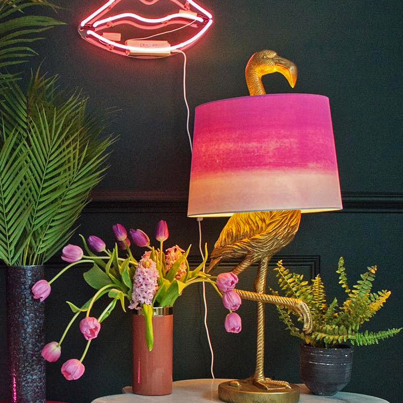 Lámpara de mesa de resina con diseño de pájaro escandinavo contemporáneo de una luz para sala de estar 