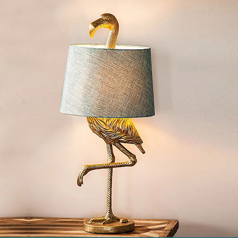 Lámpara de mesa de resina con diseño de pájaro escandinavo contemporáneo de una luz para sala de estar 