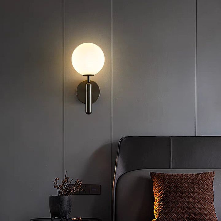 Applique murale contemporaine scandinave en verre et cuivre à 1 lumière pour salon 