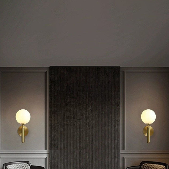 Applique murale contemporaine scandinave en verre et cuivre à 1 lumière pour salon 