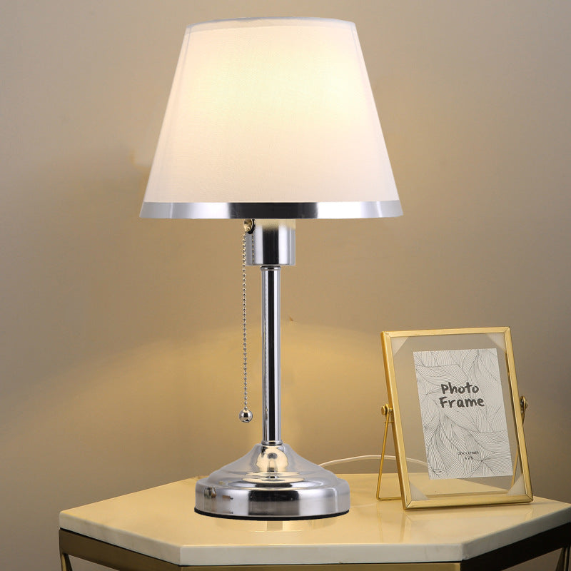 Lámpara de mesa de 1 luz de tela de hierro minimalista moderna para sala de estar 