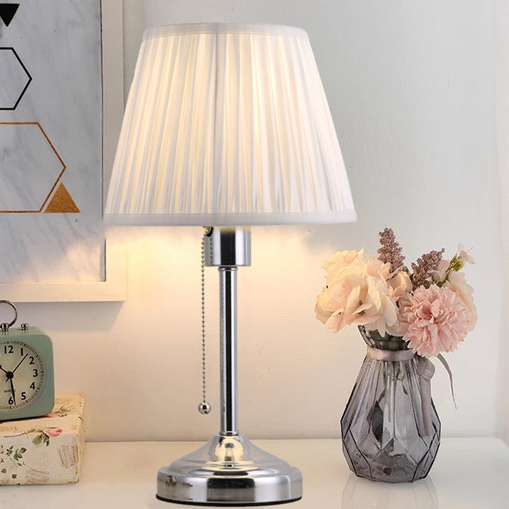 Lámpara de mesa de 1 luz de tela de hierro minimalista moderna para sala de estar 