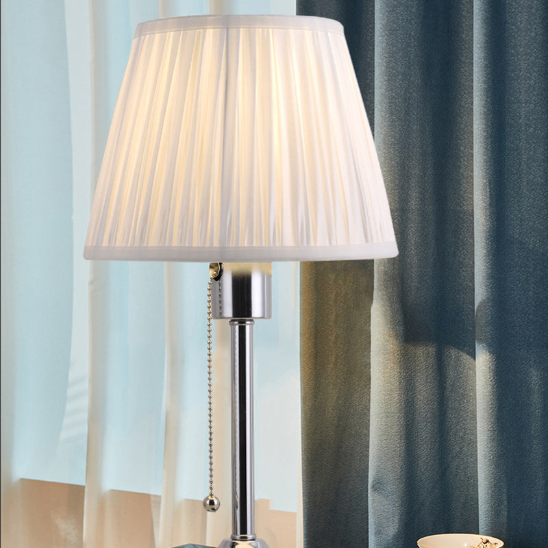 Lámpara de mesa de 1 luz de tela de hierro minimalista moderna para sala de estar 