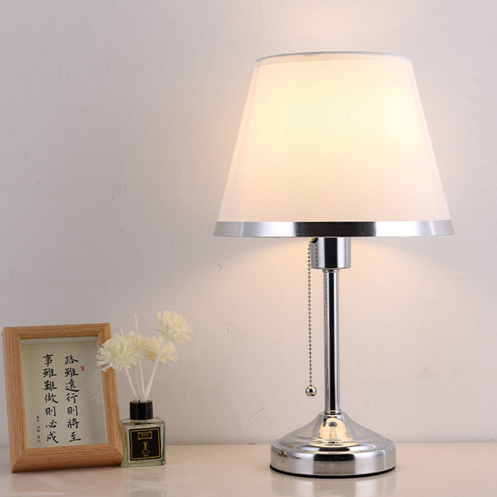 Lámpara de mesa de 1 luz de tela de hierro minimalista moderna para sala de estar 
