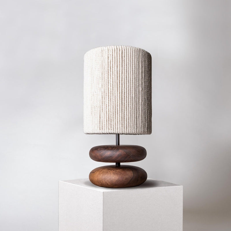 Traditionelle japanische Zylinder-Eisen-Holz-Stoff 1-Licht-Tischlampe für das Wohnzimmer 
