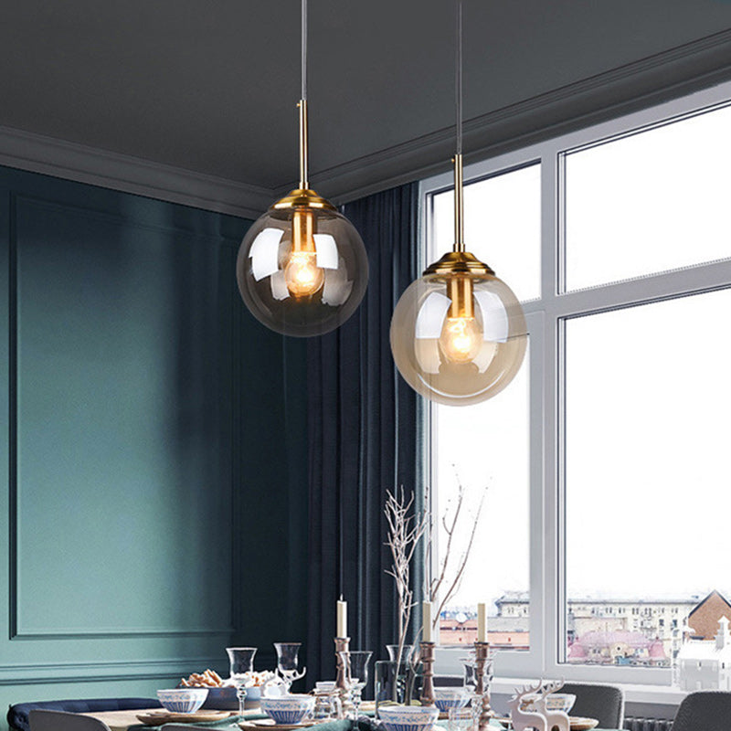 Zeitgenössische skandinavische Globe Eisen Glas 1-Licht Pendelleuchte für Wohnzimmer 