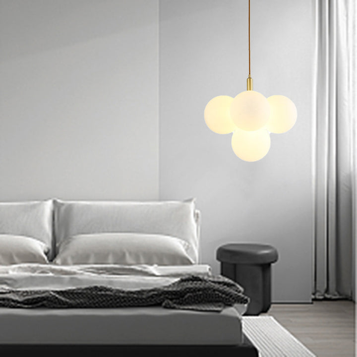 Zeitgenössische nordische Globus-Kupfer-Glas 5-Licht Pendelleuchte für das Wohnzimmer 