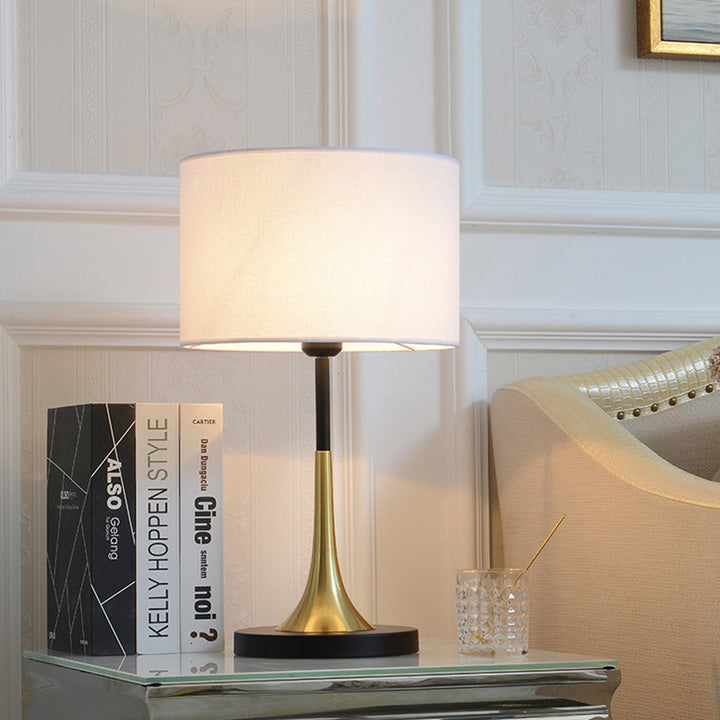 Zeitgenössische nordische Zylinder-Eisenstoff 1-Licht Tischlampe für das Wohnzimmer 